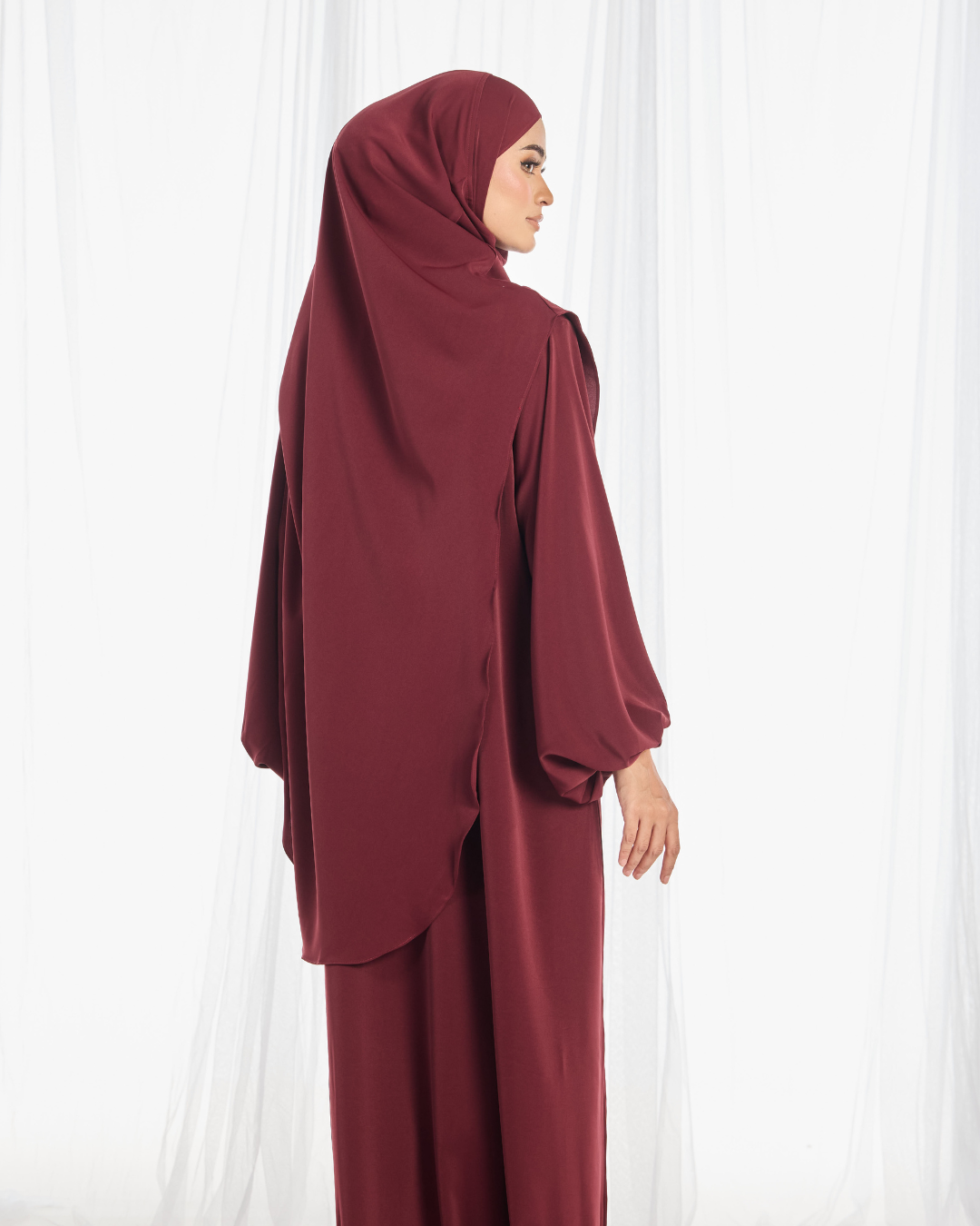 Warda Khimar Umrah Set in Maroon
