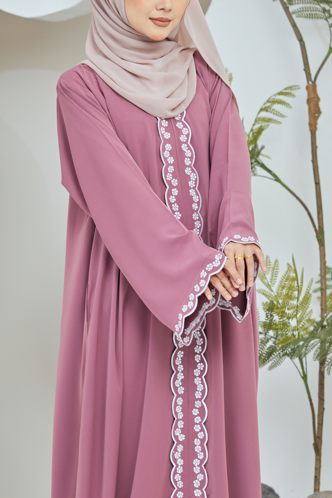 Sabreen Abaya