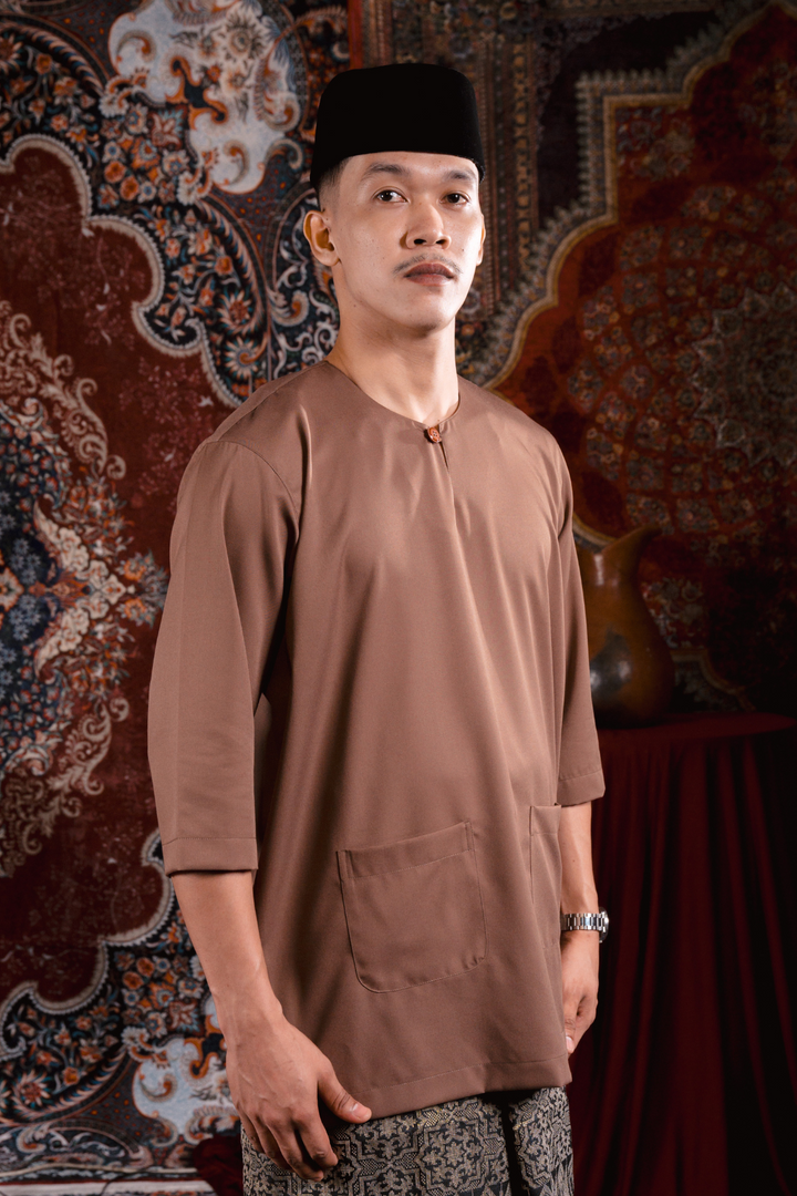 ARNA : Satria Baju Melayu in Rich Brown
