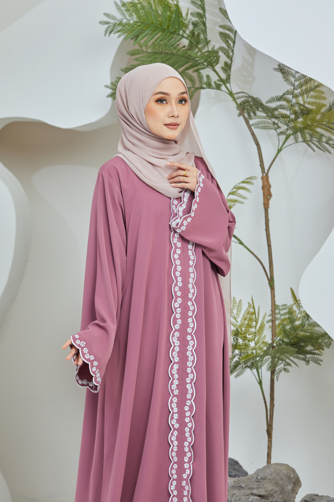Sabreen Abaya