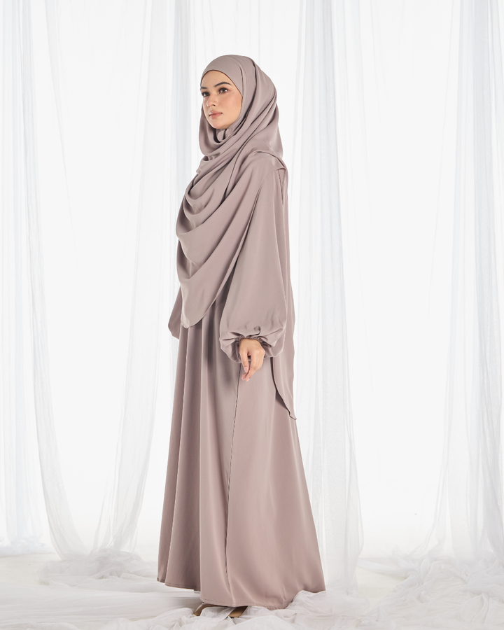 Warda Khimar Umrah Set in Taupe