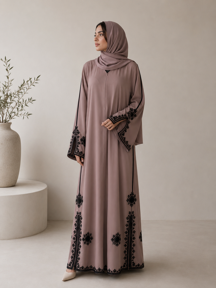 Hyra Abaya in Taupe