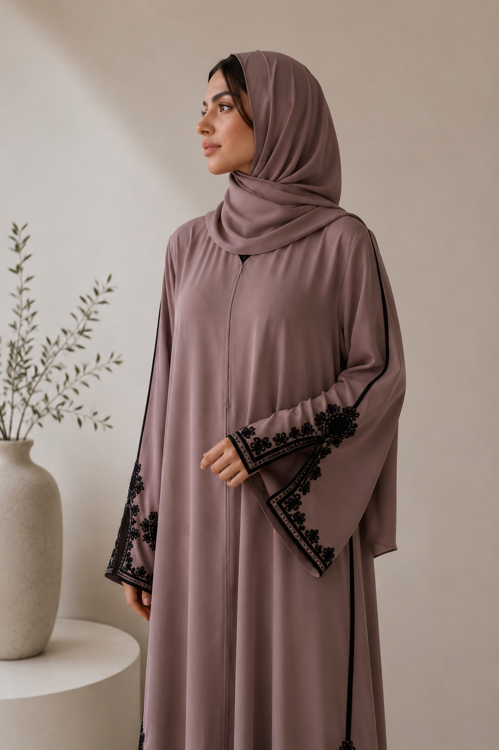 Hyra Abaya in Taupe