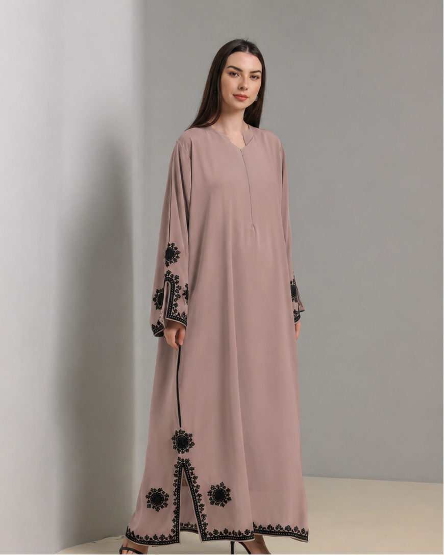 Hyra Abaya in Black