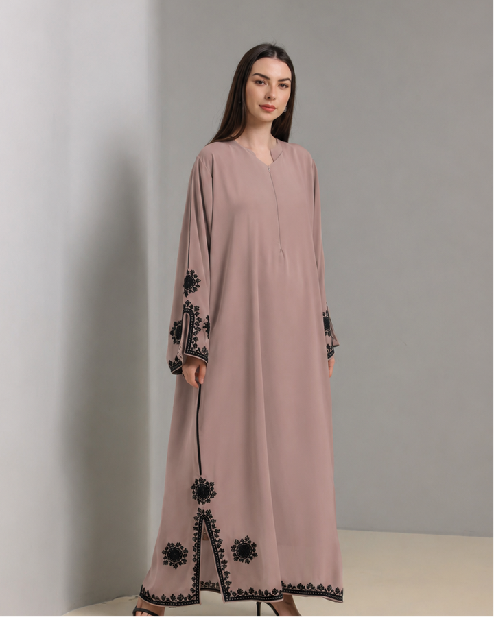 Hyra Abaya in Black
