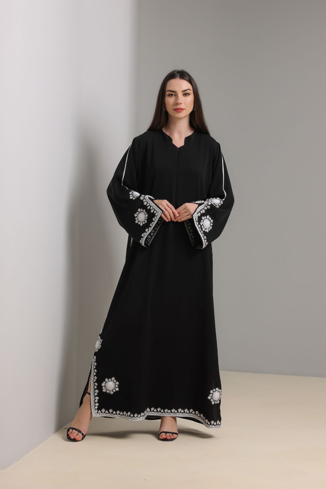 Hyra Abaya in Black