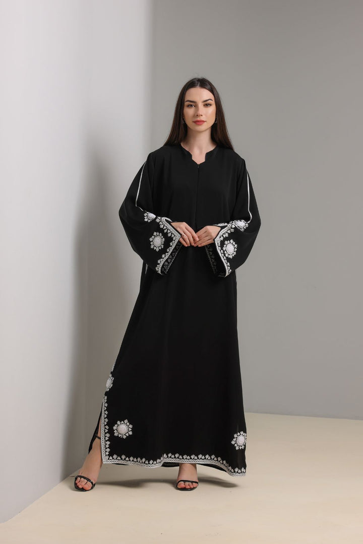 Hyra Abaya in Black