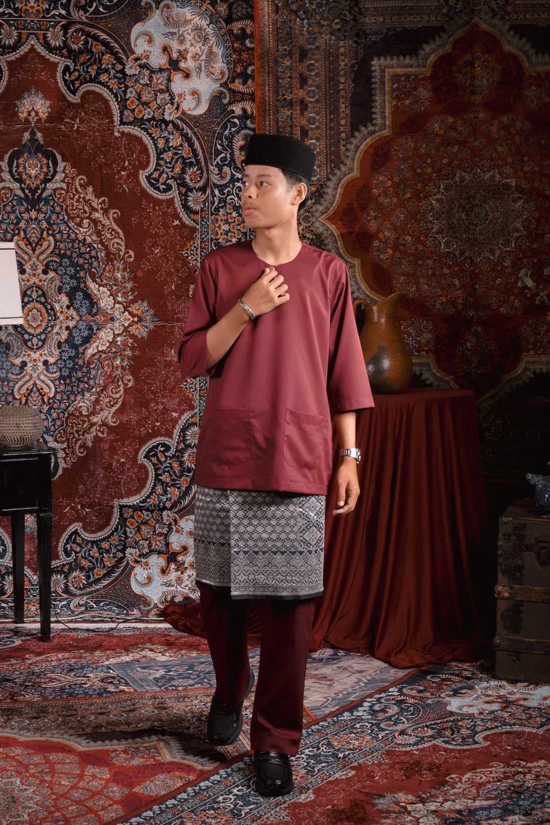 ARNA : Satria Baju Melayu in Burgundy